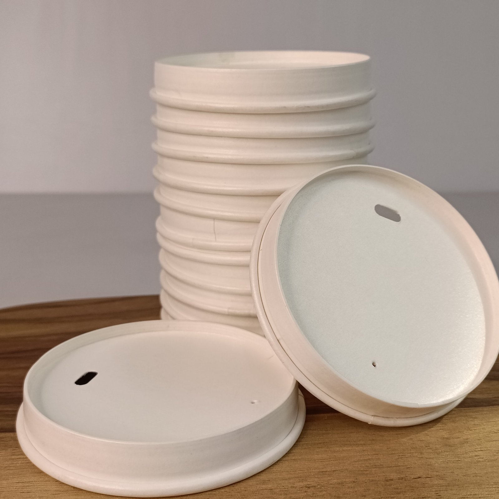 Ae30b80a2b18b4b288d0309409ec78608B.jpg Sustainable Water-based Coating Pure Paper Lid for Paper Coffee Cups - 画像 (1)